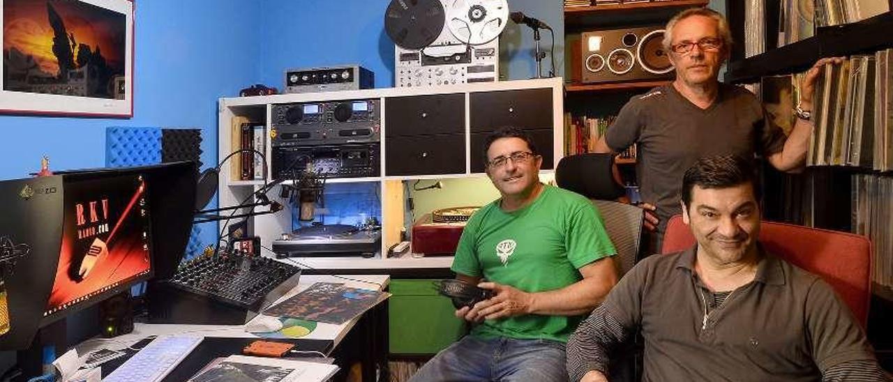 Anxo Rial, Pedro Solveira y Xosé Otero en su ilusionante proyecto digital de música en las redes