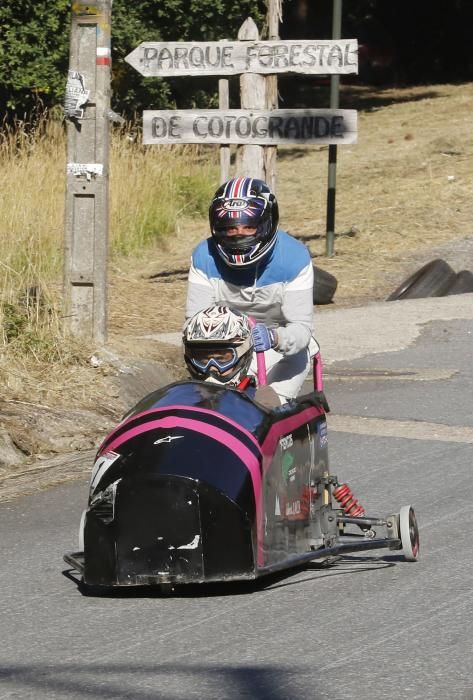 Un total de 25 carrilanas y más de 30 participantes se lanzaron por las cuestas de Cabral - Un piloto federado volcó y fue trasladado al hospital por una conmoción.