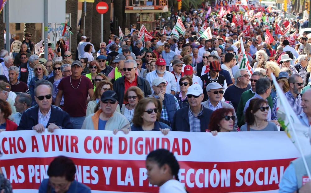 Miles de personas secundan en Málaga la marcha central del Primero de Mayo en Andalucía