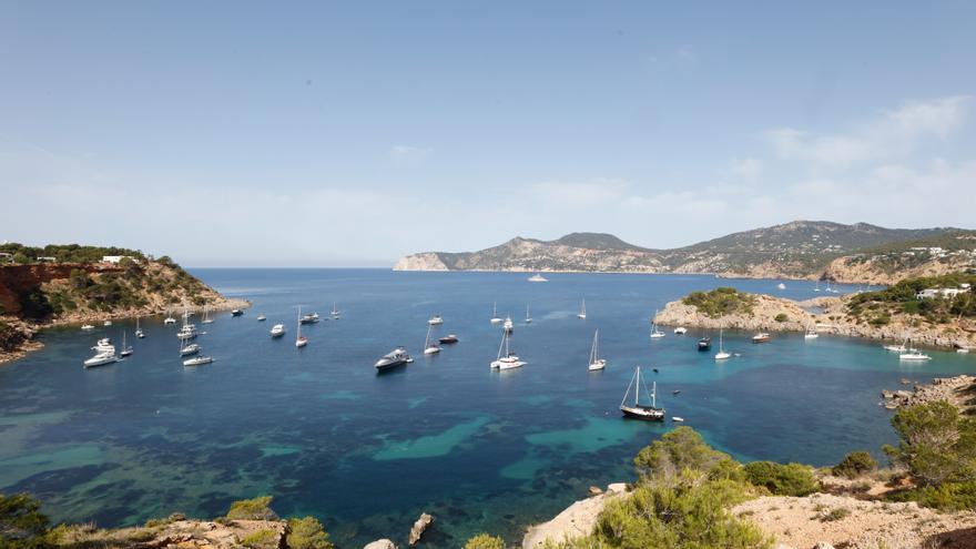 Llega a los juzgados de Ibiza el caso contra el acusado de los fondeos ilegales en Porroig
