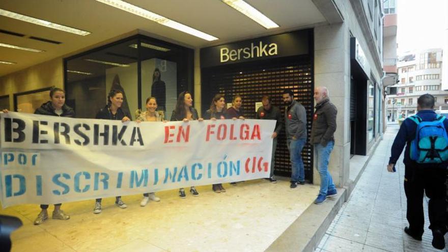 El gobierno de Vilagarcía pide a Inditex que reconsidere su decisión de cerrar la tienda de Bershka en la ciudad