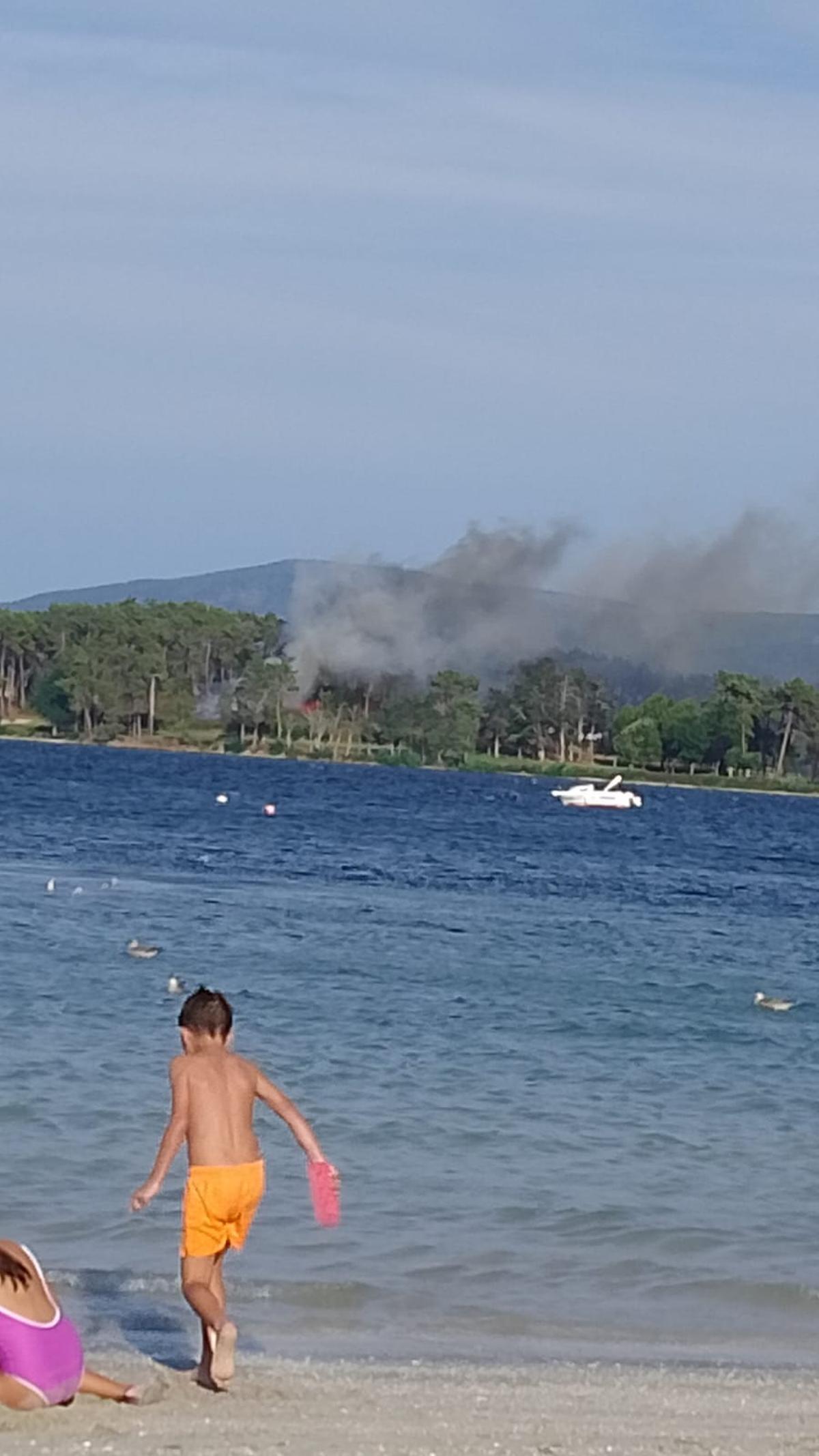 El incendio visto desde O Grove.