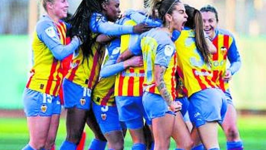 Las futbolistas del Valencia CF celebran uno de los goles.  | VCF