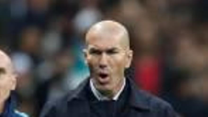 Zidane, durante el partido del martes en Estambul.