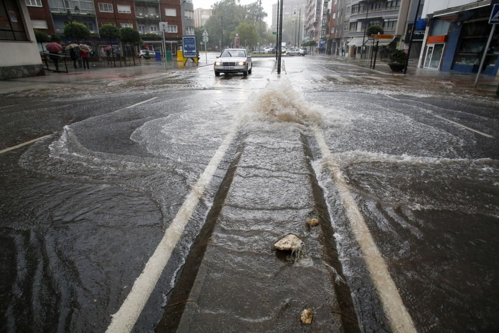 El temporal causa importantes inundaciones en Avilés