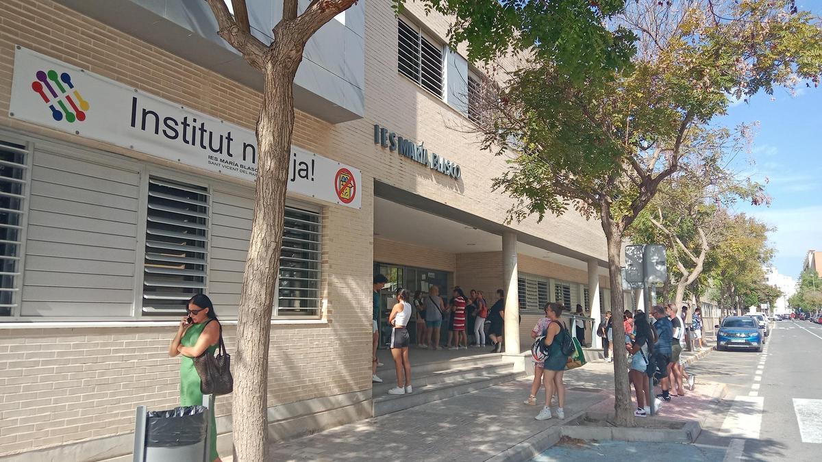 El IES María Blasco de San Vicente del Raspeig en su inicio de las clases este lunes