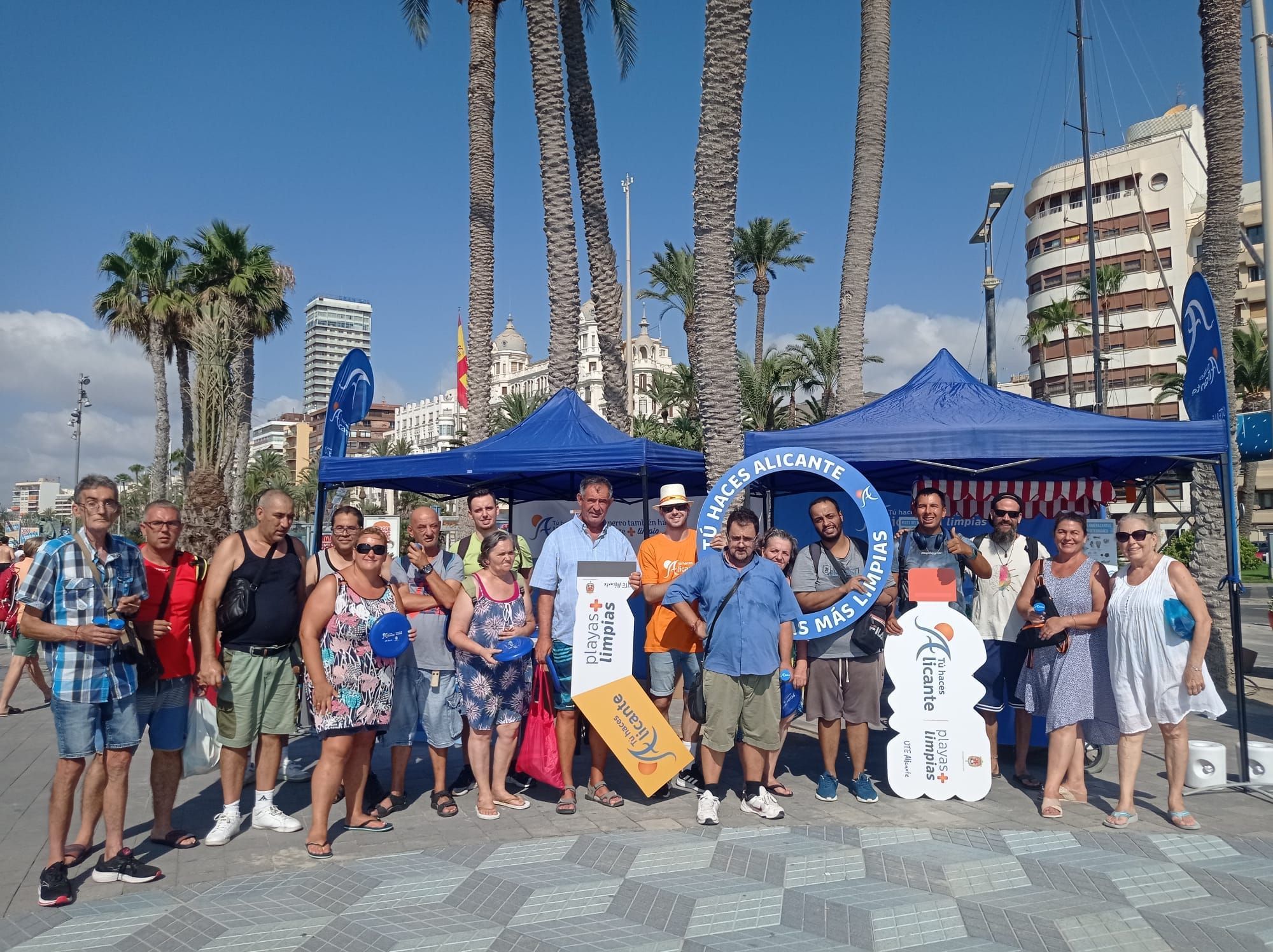 El programa de concienciación Tú haces Alicante ha informado a más de 3500 personas en las playas alicantinas