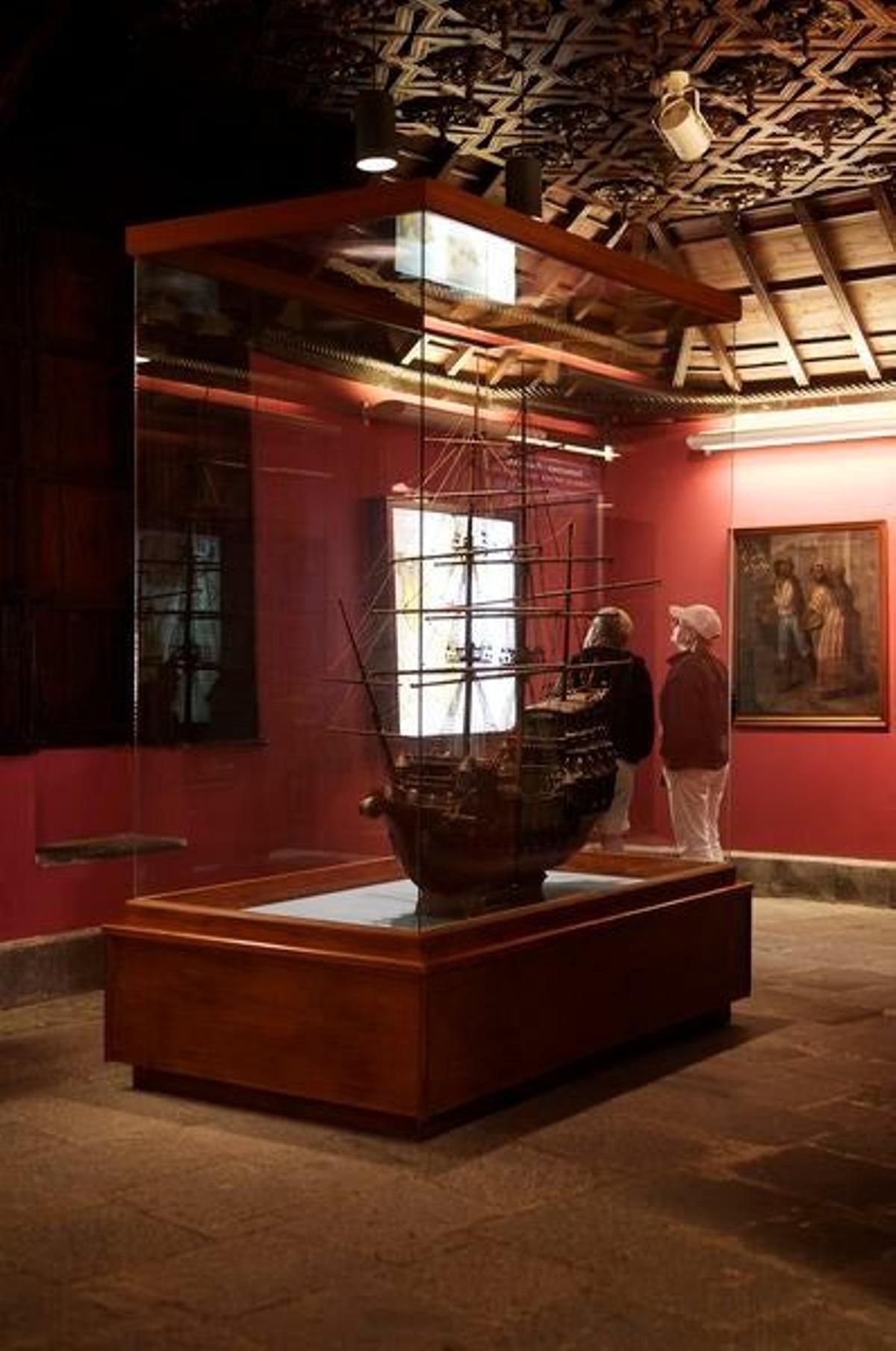 El interior de la Casa de Colón  exhibe mapas, maquetas e información del Descubrimiento