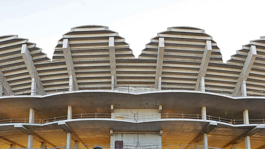 El nuevo estadio exhibe su decadencia todos los días y desde hace doce años. | M. A. MONTESINOS