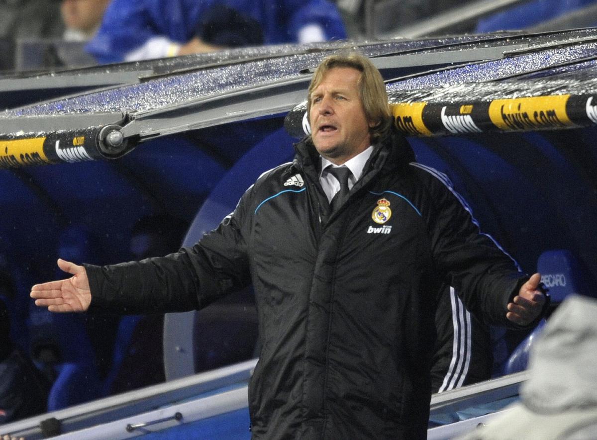 Real Madrid's German coach Bernd Schuster reacts during the Spanish league football match against Sevilla at the Santiago Bernabeu stadium in Madrid on December 7, 2008. Sevilla won 4-3. AFP PHOTO/PHILIPPE DESMAZES