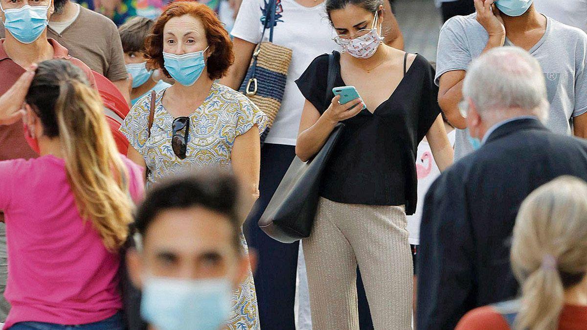 Über ein Ende der Maskenpflicht im Freien wird diskutiert