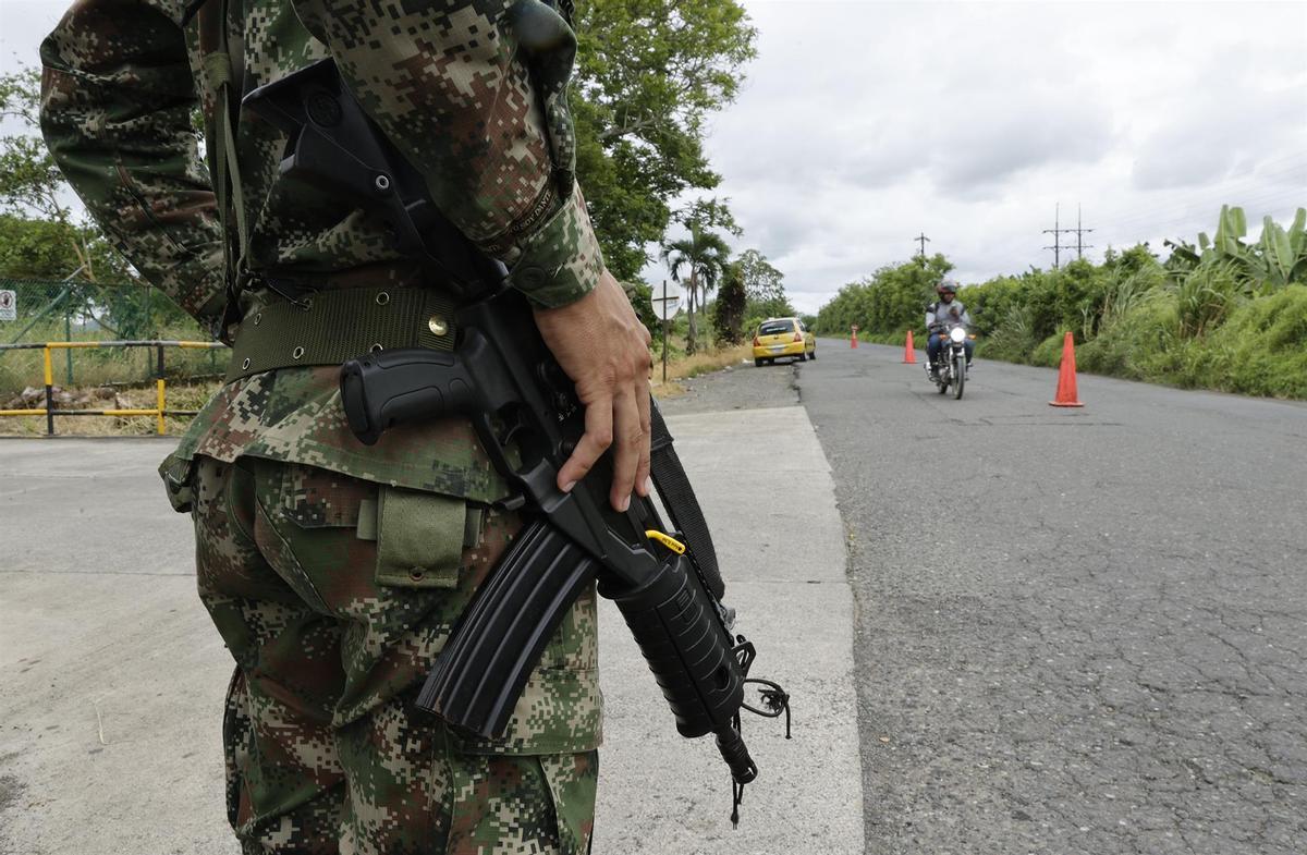 El narcotràfic llança una aturada armada a diversos departaments de Colòmbia en represàlia per l’extradició del capo ‘Otoniel’