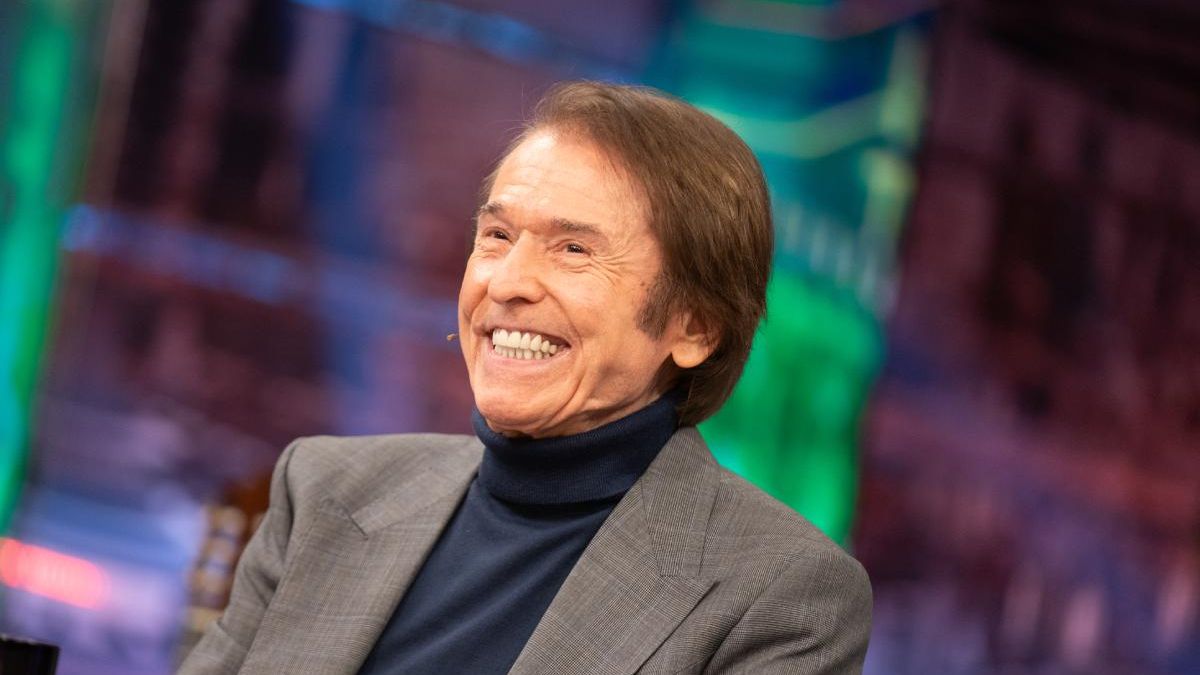 Última hora sobre Raphael, padece un linfoma cerebral que le obliga a cancelar su gira internacional