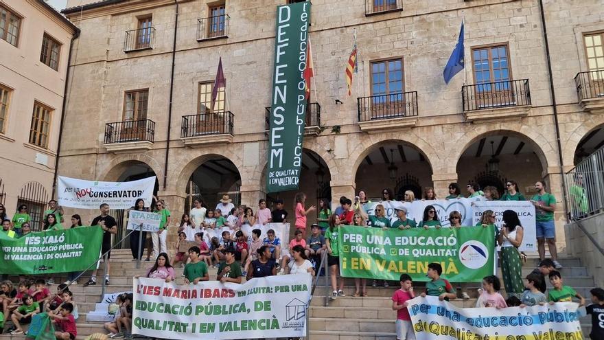 Otra masiva manifestación en Dénia en defensa de la educación pública