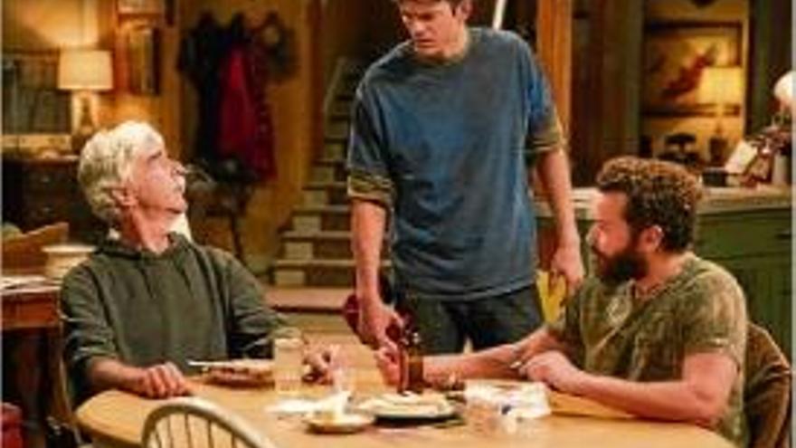 Ashton Kutcher, al centre, en una de les escenes a &quot;The Ranch&quot;.