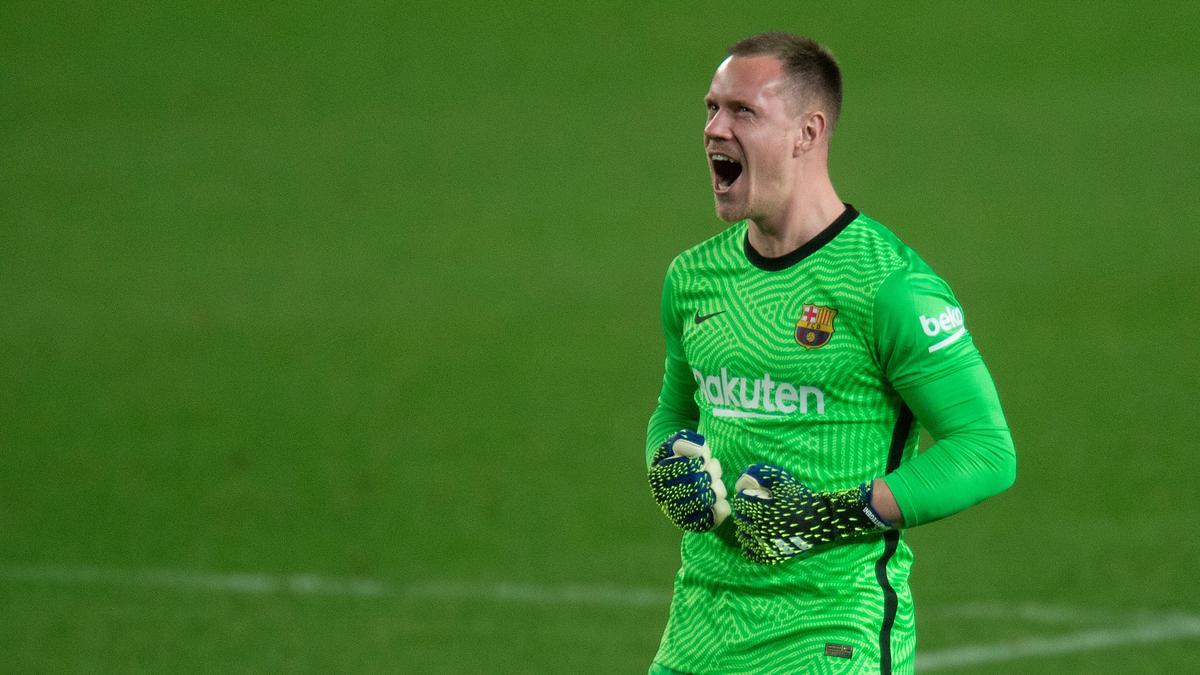 Ter Stegen muestra su euforia tras parar el penalti.