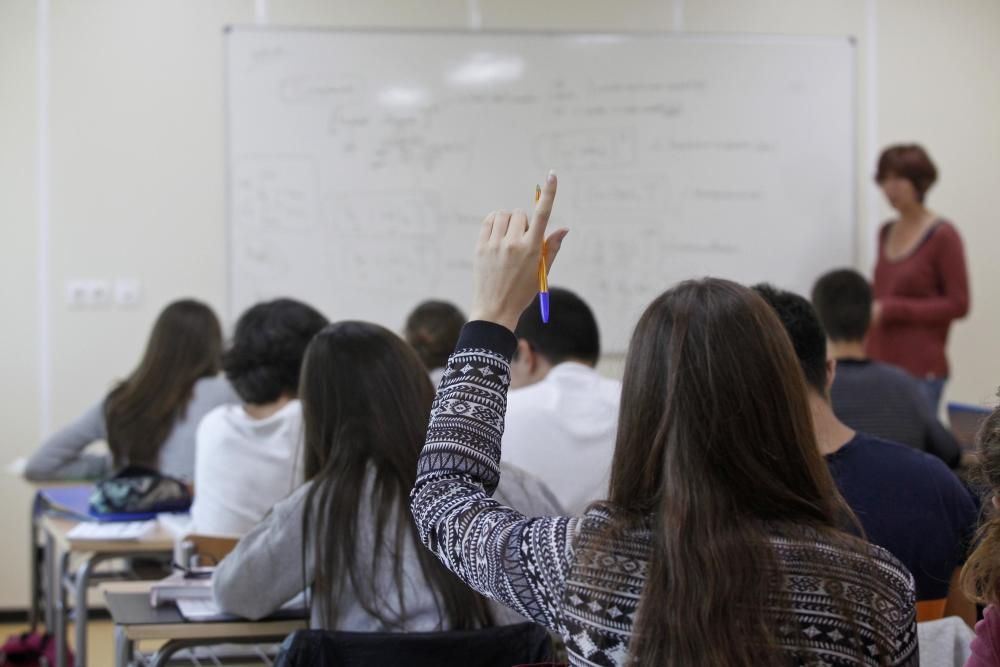 L'alumnat de l'institut Pla de l'Estany ja fa classes al barracó