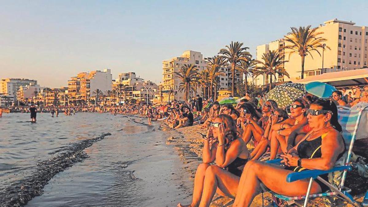 Observación del eclipse solar desde Platja de Palma
