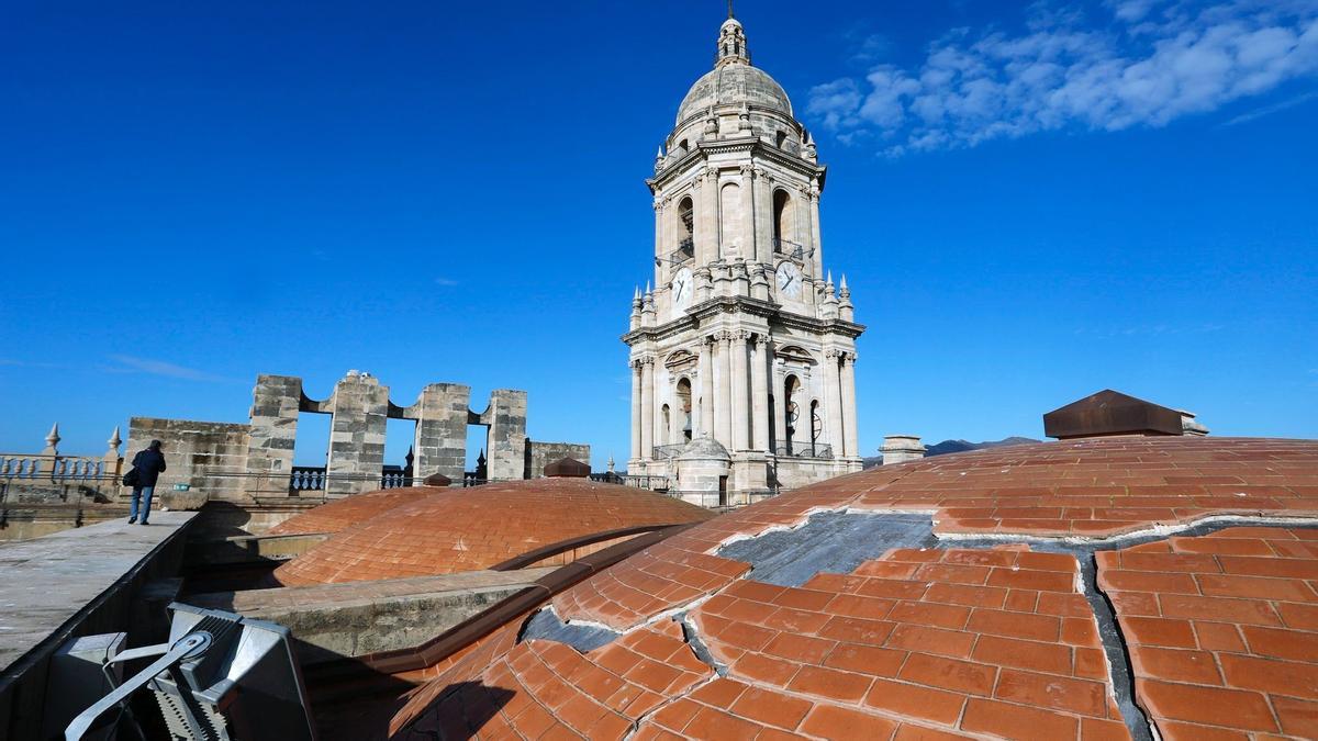 Grietas en las cubiertas de la Catedral de Málaga