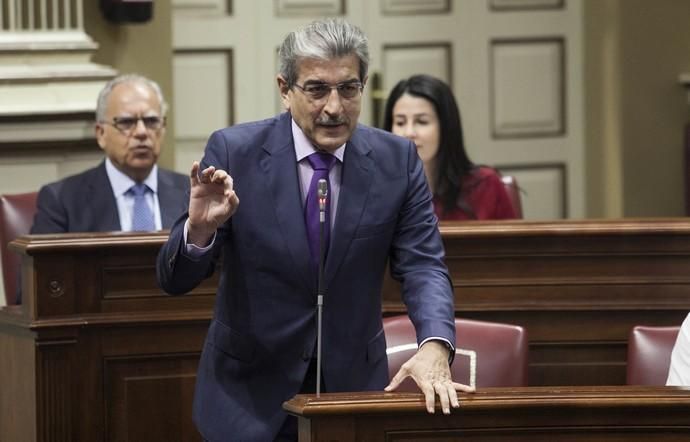 Pleno en el Parlamento de Canarias