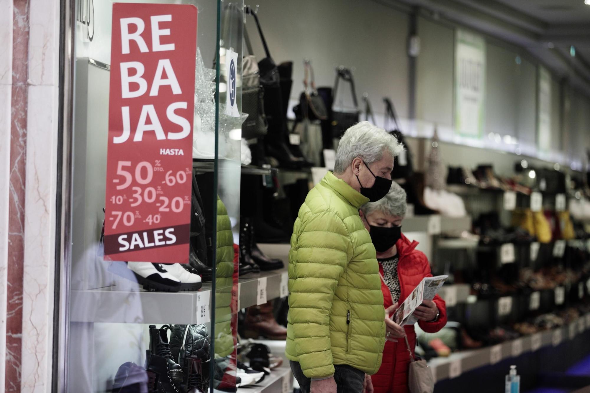 Primer día de rebajas: «Esperamos salvar la temporada de Navidad, que ha sido nefasta»