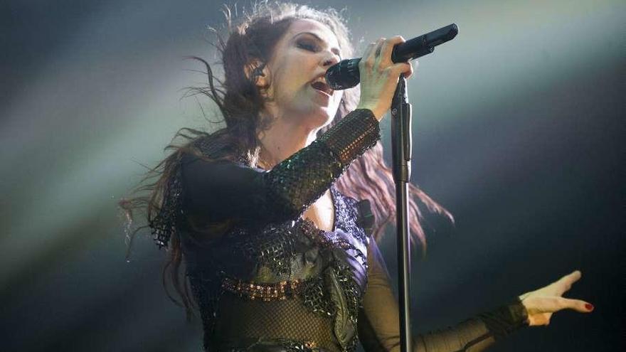 Las ganas de una intensa Malú contagian al Coliseum