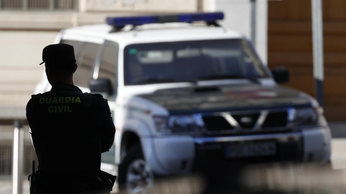 La Guardia Civil evita el apuñalamiento de una mujer en Granada a manos de su expareja