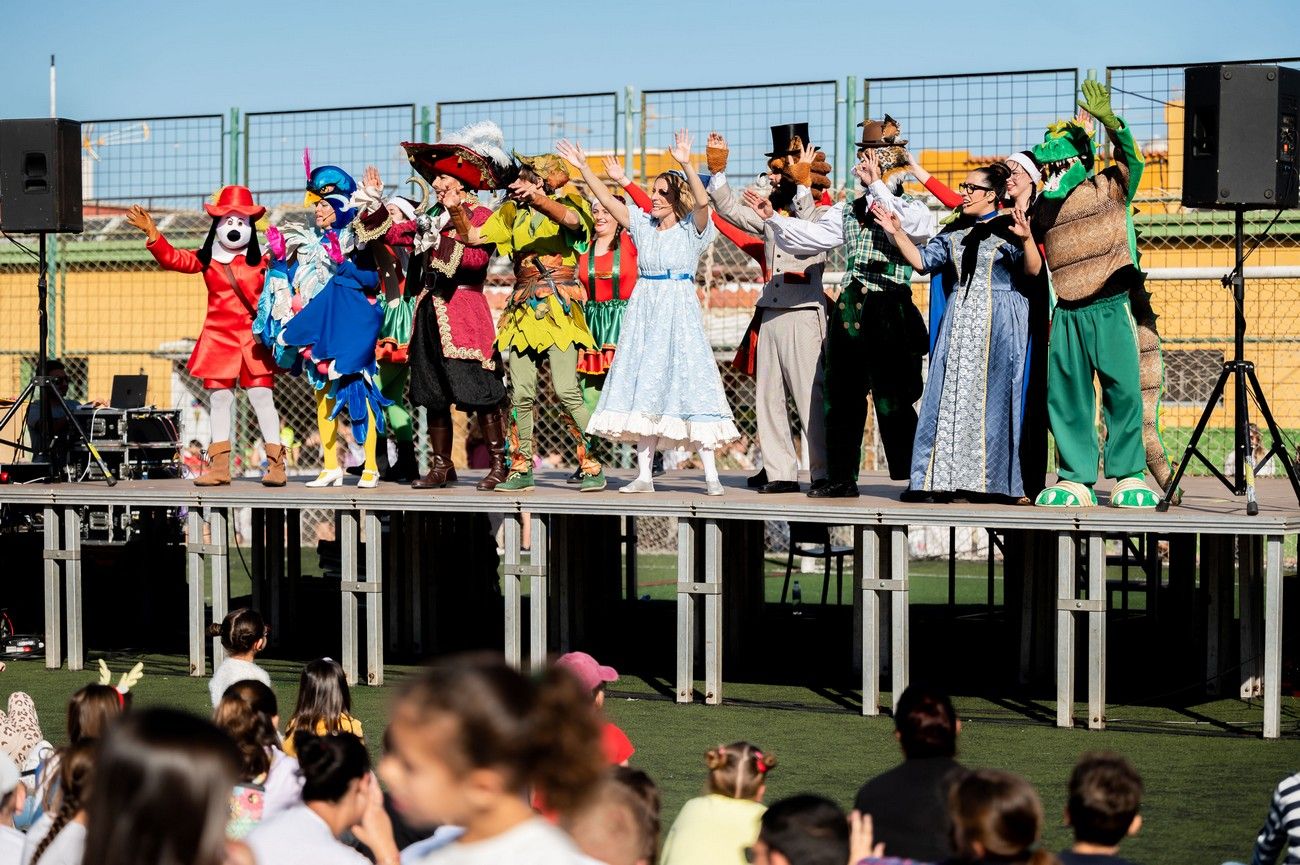 Miles de personas llenan de ilusión el Estadio de Barrial en la llegada de los Reyes Magos