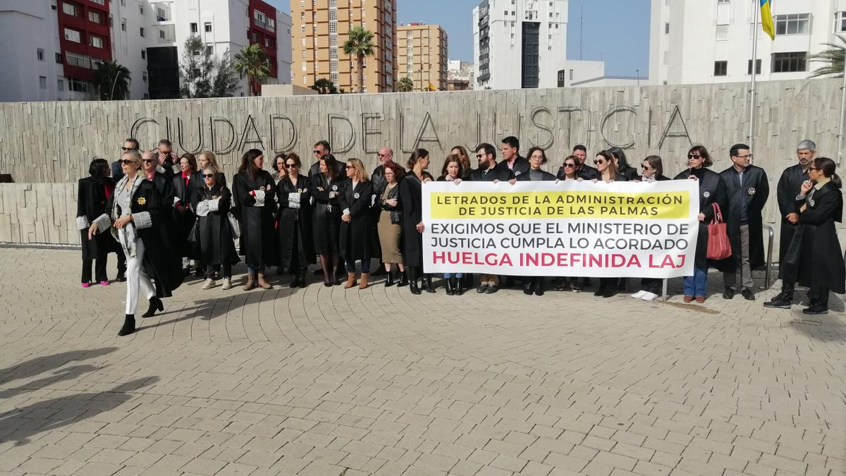 Concentración de los letrados de la administración de justicia este jueves