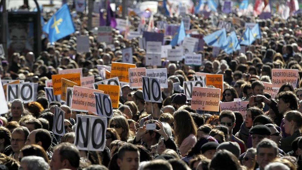 Miles de personas protestan en Madrid contra la reforma del aborto