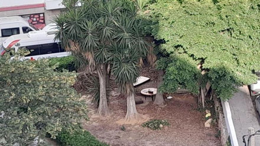 Vuelve a vivir gente en el jardincito de la Cruz Roja de Ibiza | JOSÉ AVILÉS MARÍ