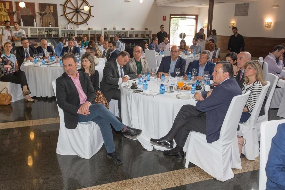 De izquierda a derecha, Natxo Bellido (teniente alcalde de Alicante); María Teresa Orts (Huerto del Cura); el director general de Contenidos de INFORMACIÓN, Juan R. Gil; Toni Mayor (Hosbec); el rector de la UA, Manuel Palomar; Josep Vicent Mascarell (Balearia); la directora general de Turismo, Raquel Huete; el director general de Prensa Iberica, Juan A. López Ruiz de Zuazo; Cristina Rodes (APHA) y Antonio Arias (Vectalia).