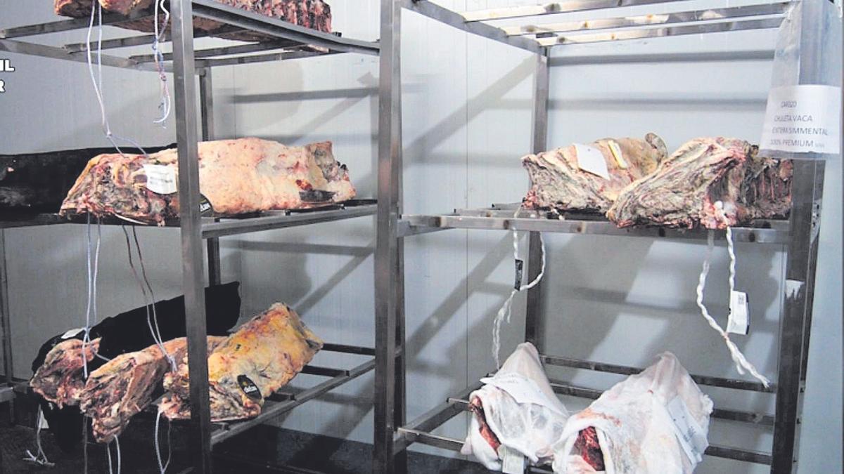 Carne en mal estado incautada por la Guardia Civil durante una operación en Murcia y en otros puntos del país.