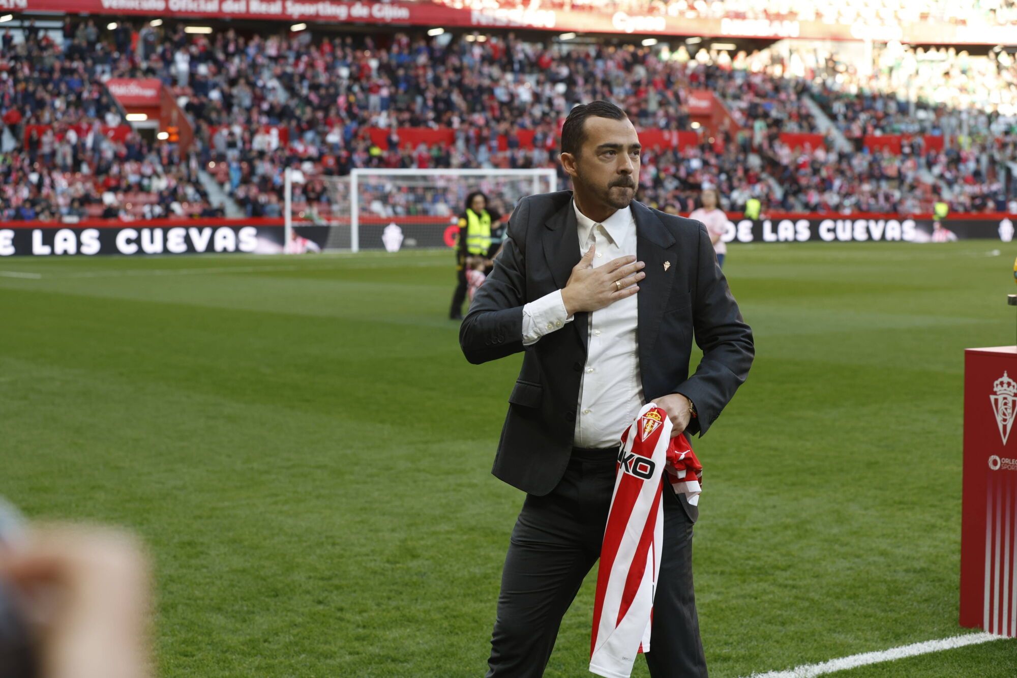 EN IMÁGENES: Ambientazo en el Sporting-Racing de Santander disputado en El Molinón