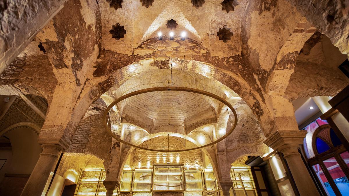 Vista interior del bar Giralda, en Sevilla, donde se han descubierto unos baños árabes.