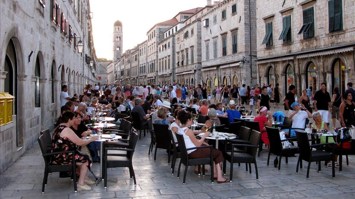 La calle principal de Dubrovnik, en la costa croata. La calle principal de Dubrovnik, en la costa croata.