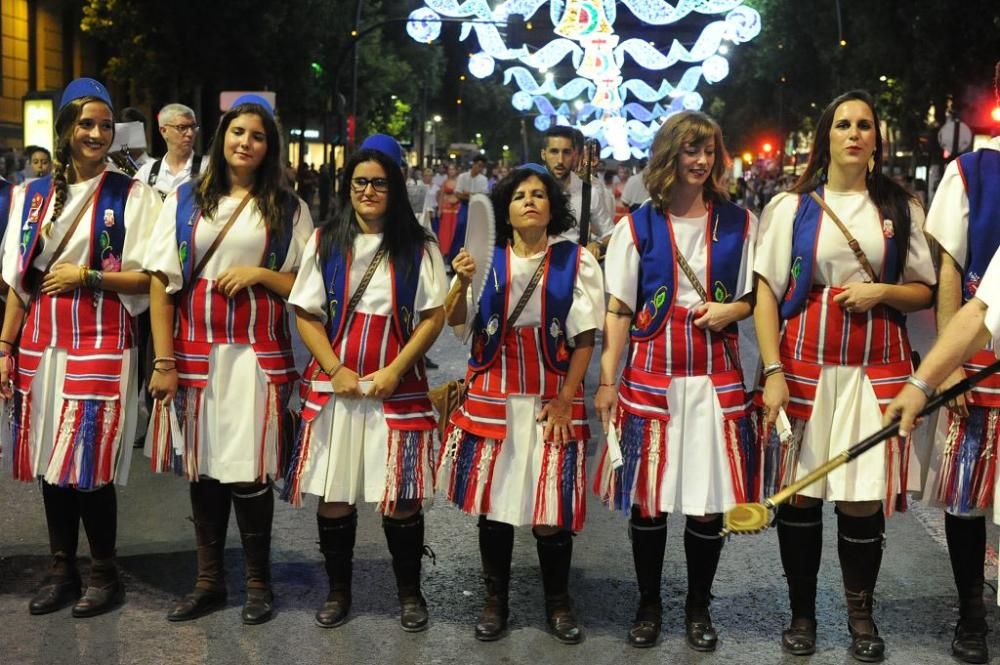 Desfile de Moros y Cristianos por las calles de Mu