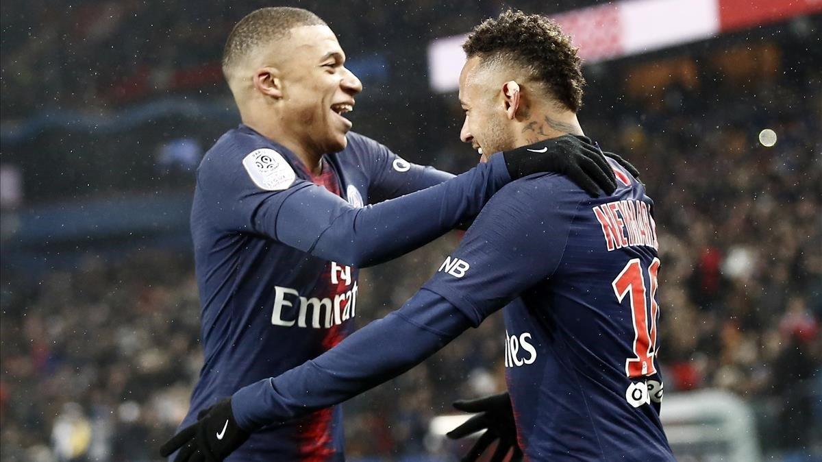 rpaniagua46617660 psg s neymar celebrates with kylian mbappe  left  after scor190119195107