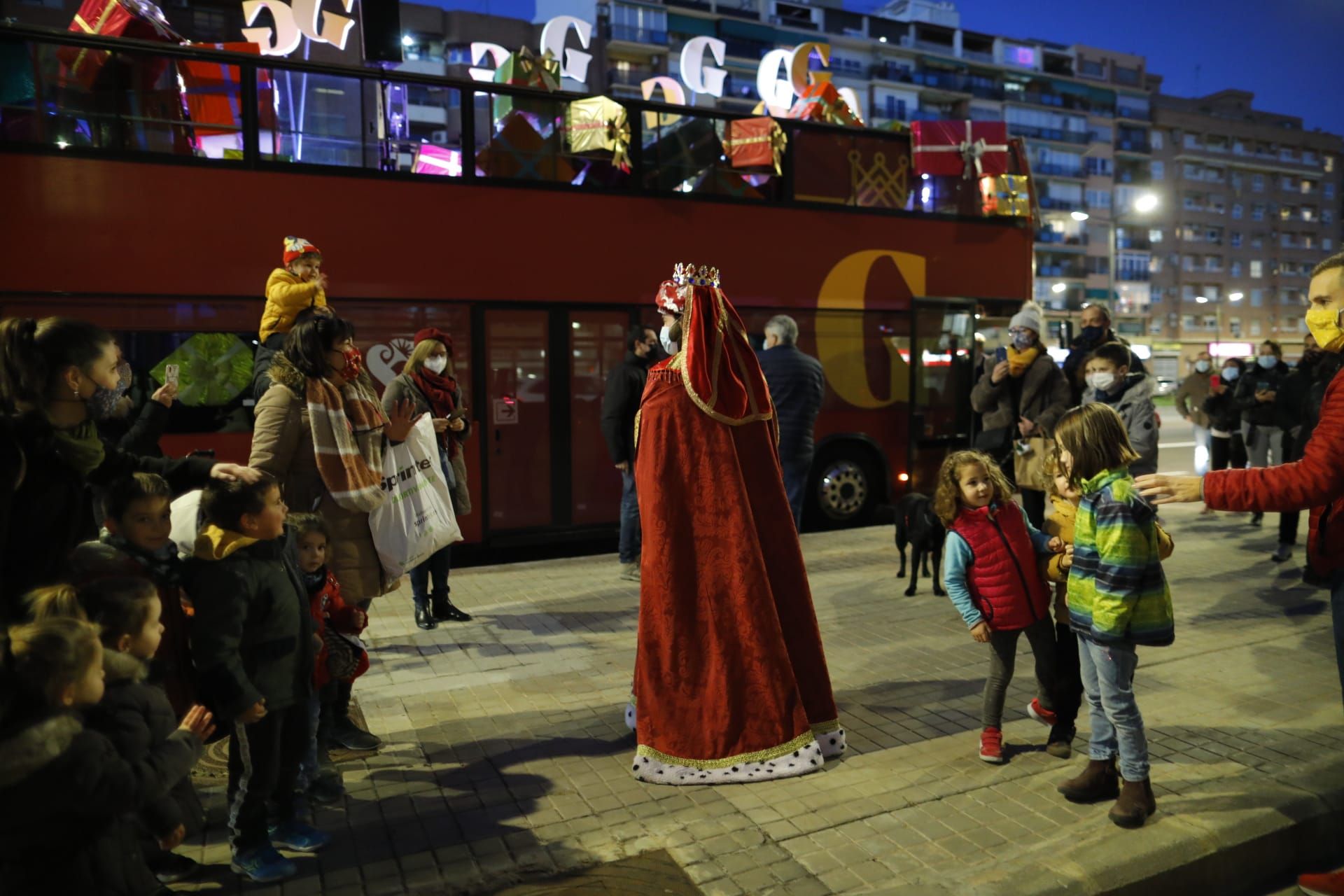 Los Reyes Magos llegan a la recepción en el Ayuntamiento de València