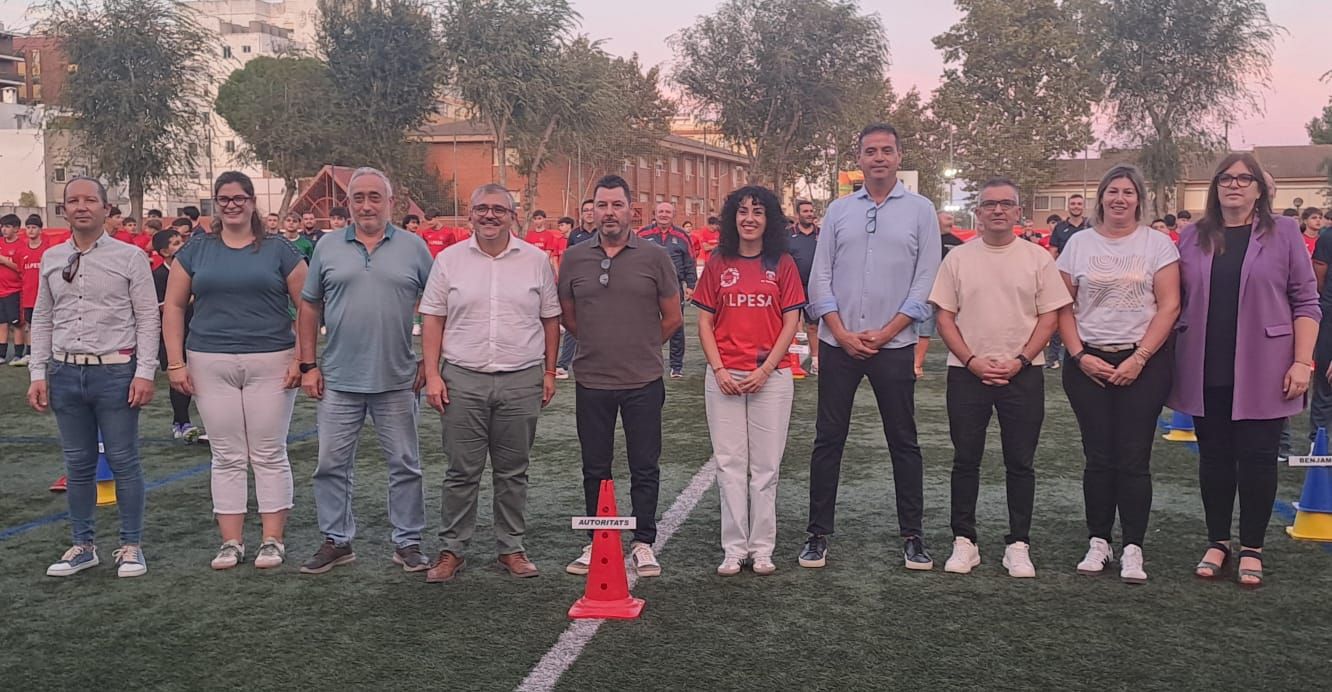 La "familia" de la UE Tavernes 2025-2026 se presenta en sociedad