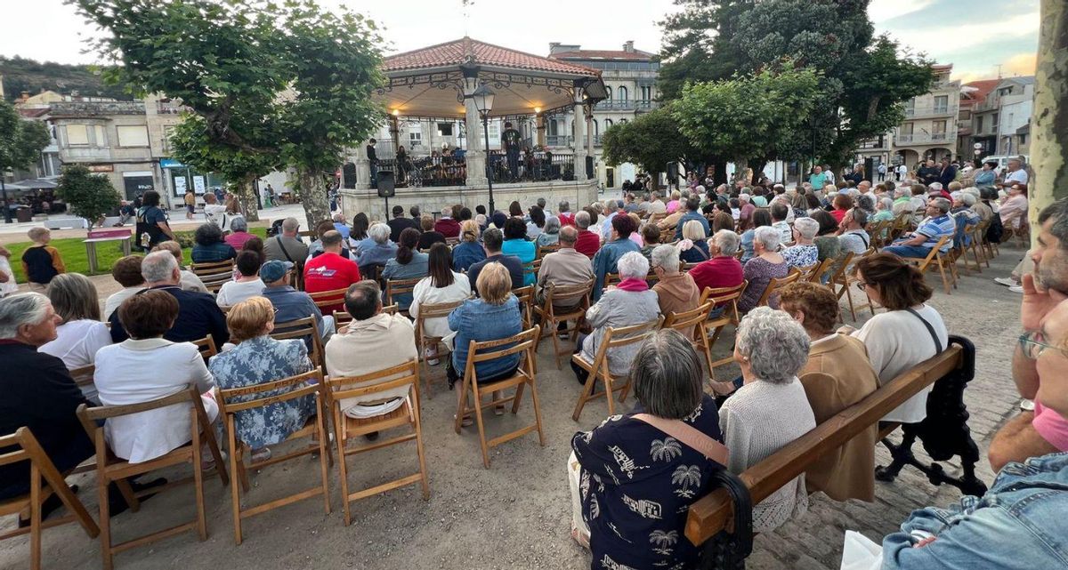 La alcaldesa se dirige a la ciudadanía en el acto inaugural.