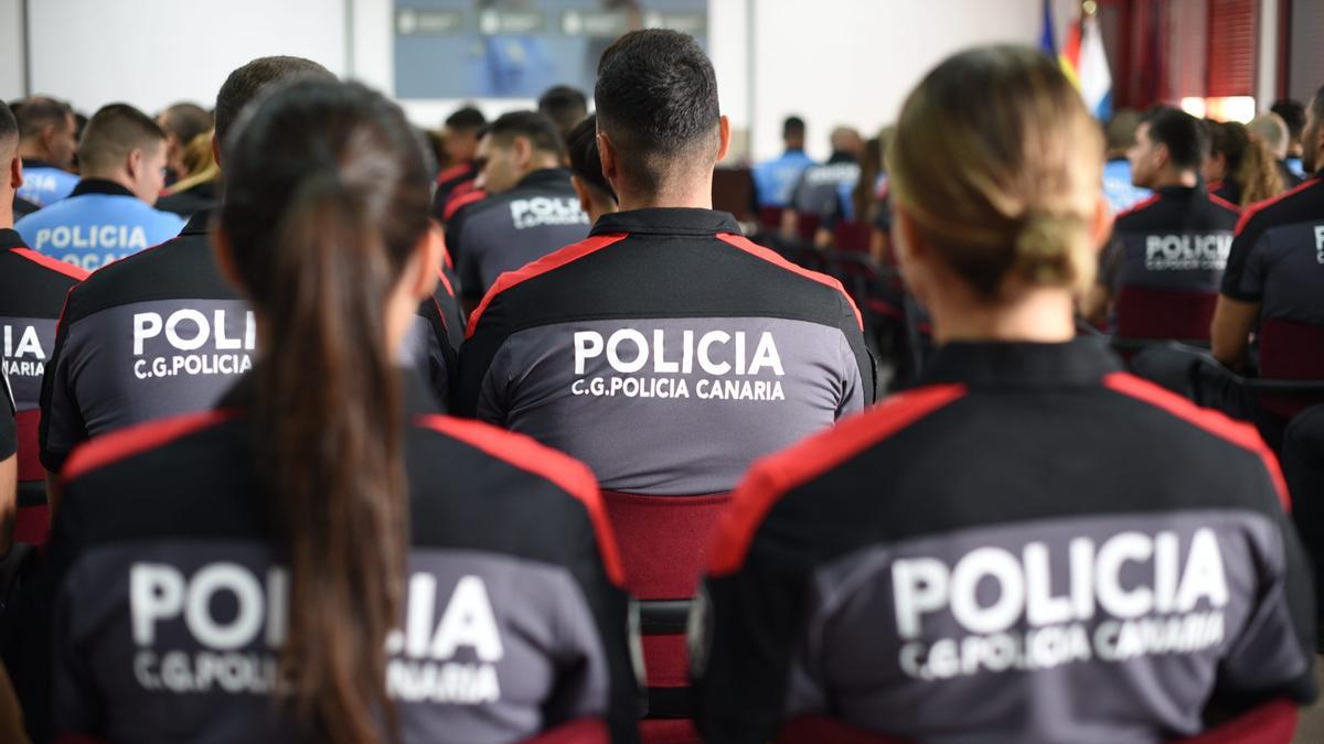 Agentes de la Policía Canaria.