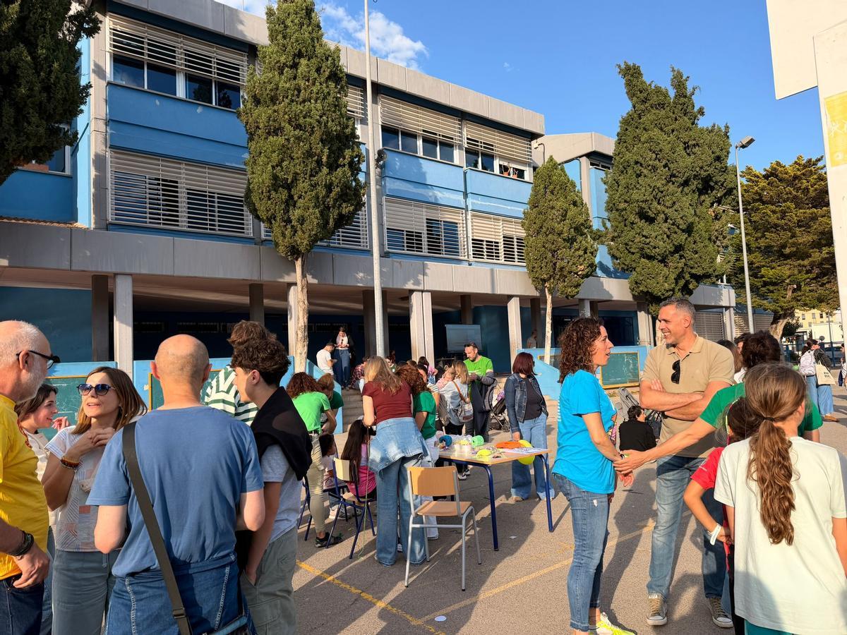 Peculiar protesta en Sagunt por la huelga educativa