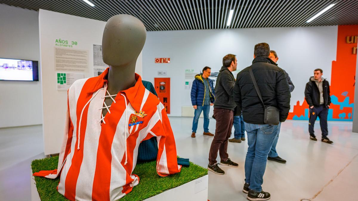 Inauguración de la exposición 'Zaragoza, el fútbol en e_volución' en Etopía