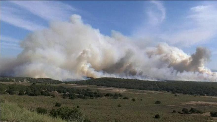 Un incendio en California obliga a evacuar a más de mil personas