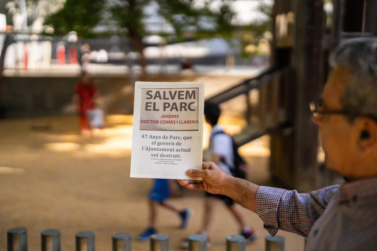 Vecinos de Vallcarca protestan por la construcción de un IES en los jardines Comas Llaberia