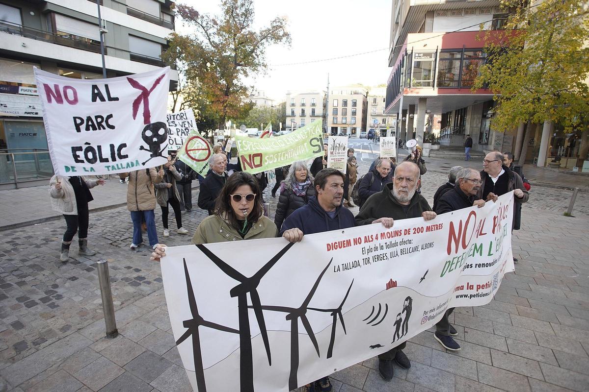 Les imatges de la protesta en contra del Parc Eòlic