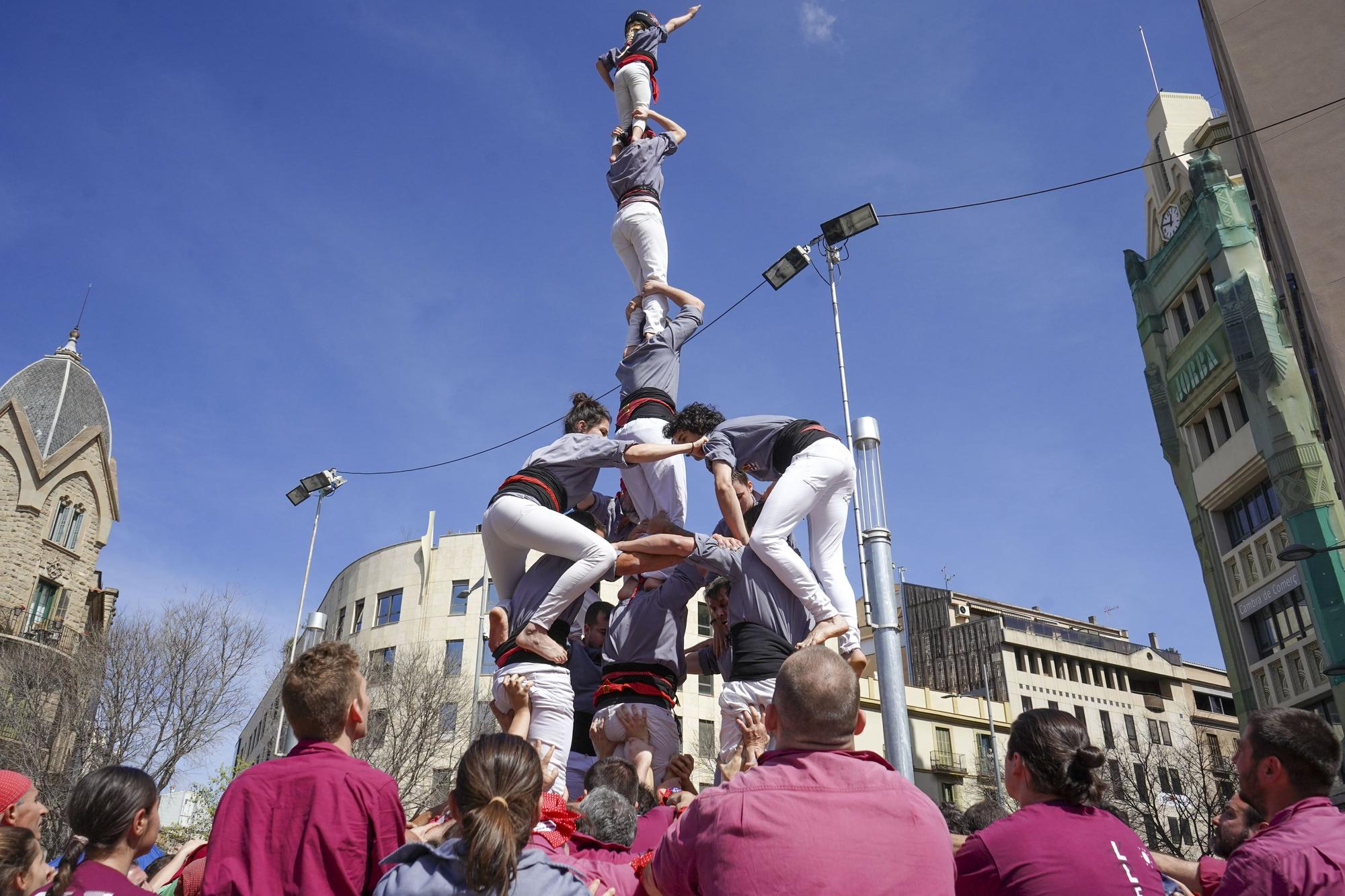 Actuació a la plaça de Sant Domènec de Manresa de la colla castellera Tirallongues amb els Castellers de Lleida i els del Riberal