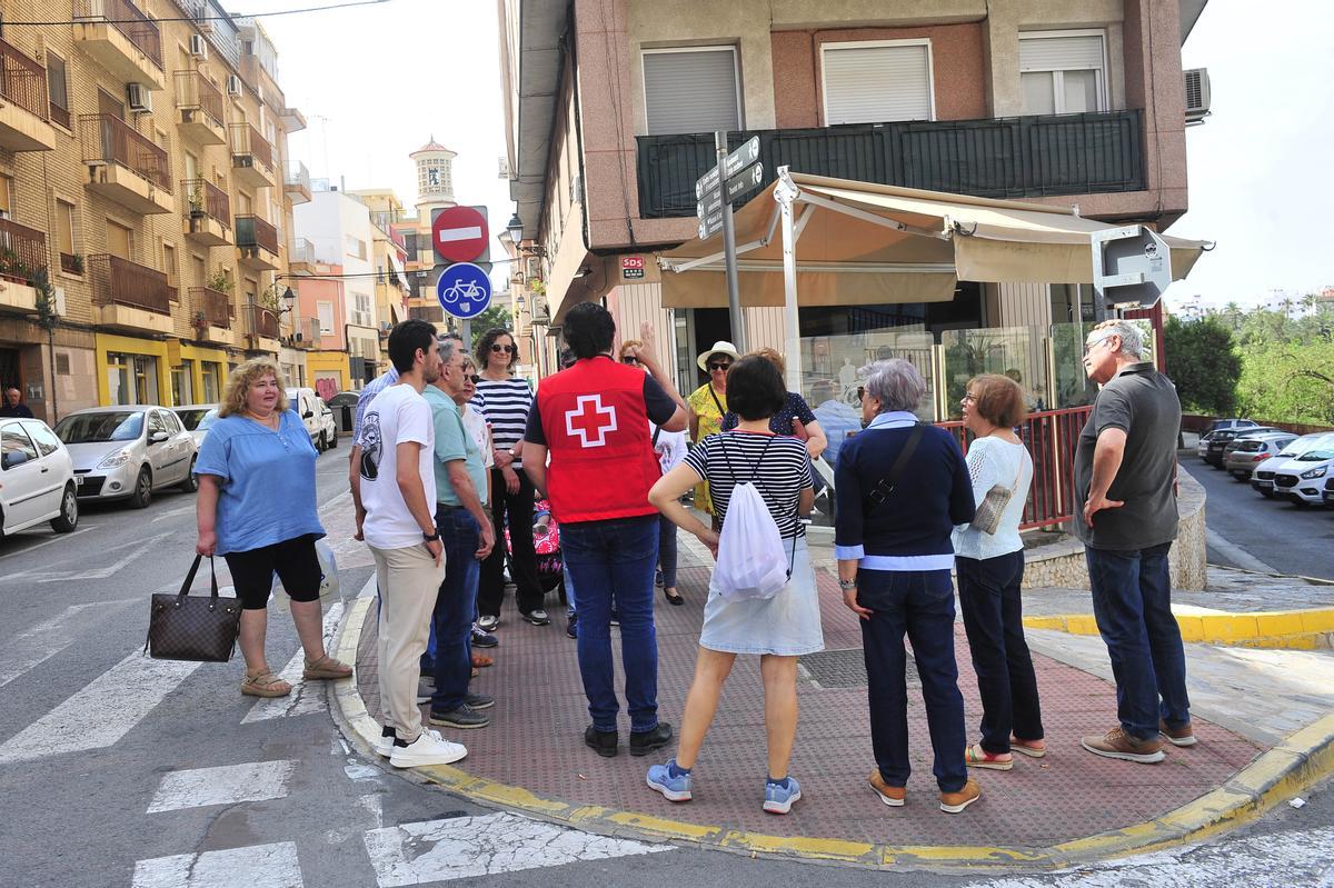 Una de las visitas guiadas organizada por Cruz Roja para promover el barrio de El Raval