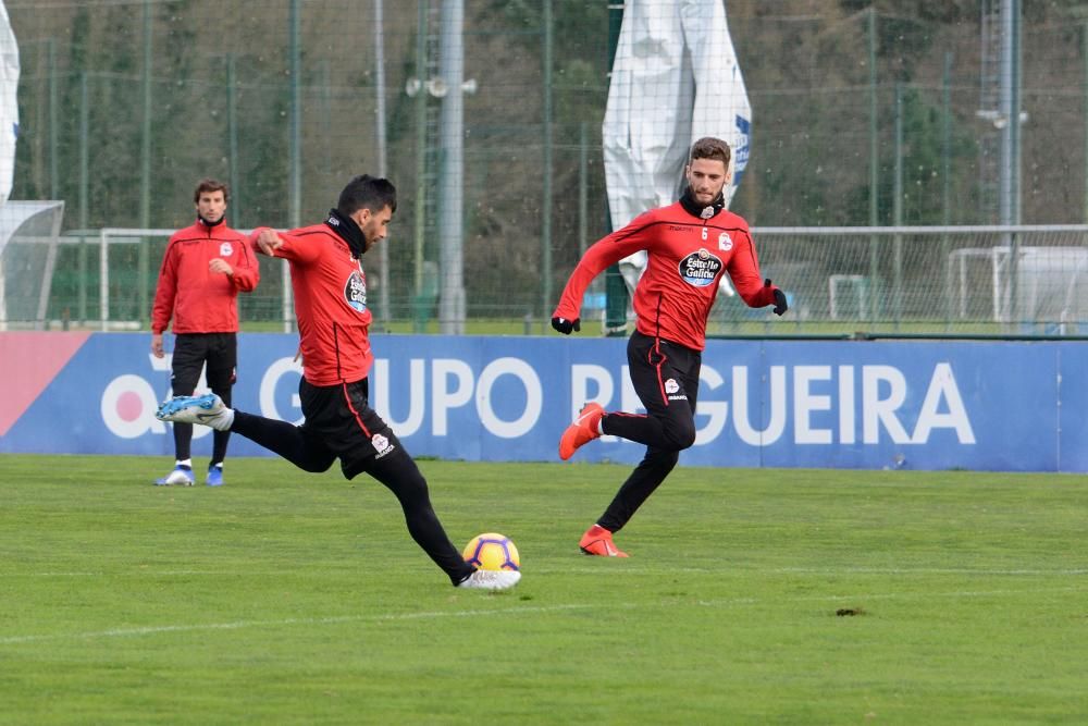 El preparador deportivista, Natxo González, ha facilitado la convocatoria del equipo coruñés tras el entrenamiento de esta mañana.